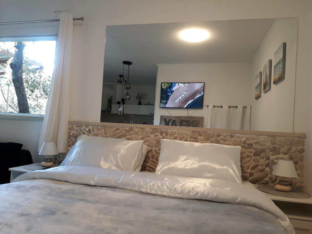 Relax Tiny Villas 40 Meters Of The Beach Zrnovo Екстер'єр фото