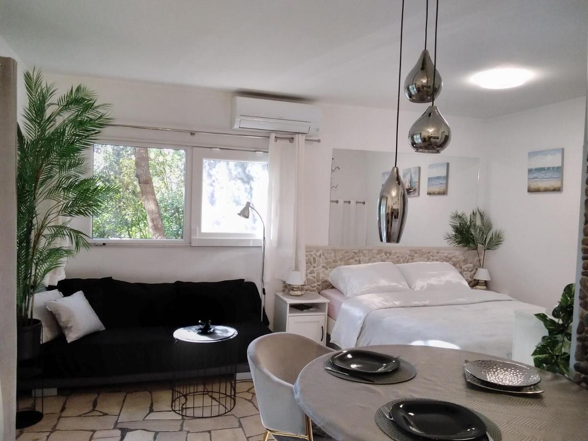 Relax Tiny Villas 40 Meters Of The Beach Zrnovo Екстер'єр фото