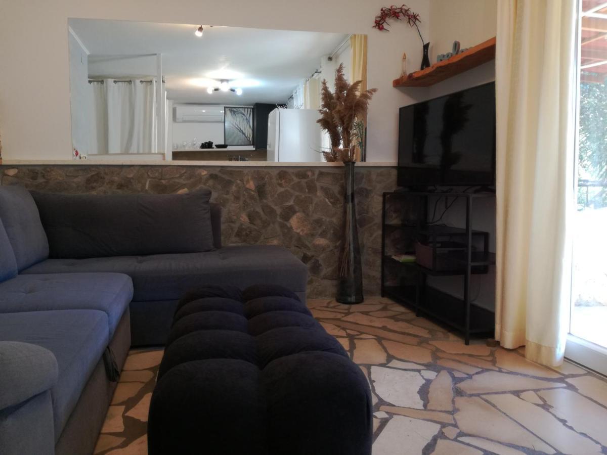 Relax Tiny Villas 40 Meters Of The Beach Zrnovo Екстер'єр фото