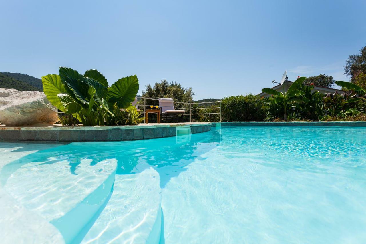 Relax Tiny Villas 40 Meters Of The Beach Zrnovo Екстер'єр фото